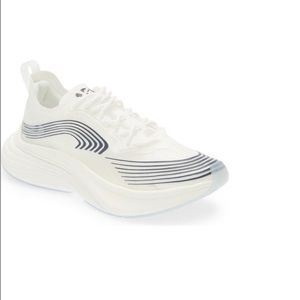 APL streamline size 7.5 white sneaker